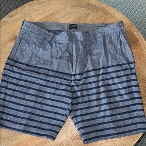 J Crew Stanton men’s flat front chambray shorts
W stripes